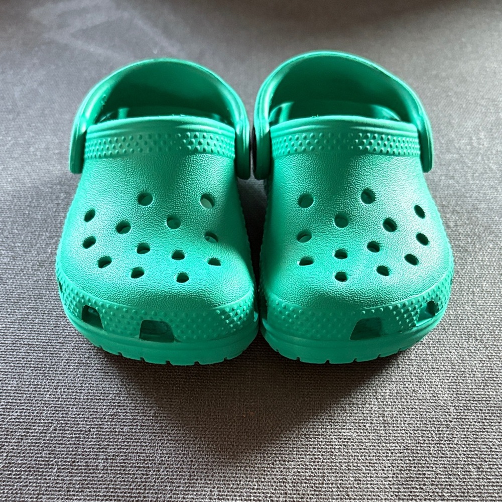 CROCS Kids Vibrant Green Slippers